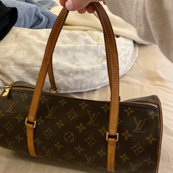 Authentic LOUIS VUITTON
Monogram Papillon - Picture 5 of 11